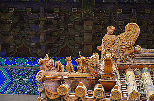 故宫太庙屋顶黄色琉璃瓦装饰和瓦当飞檐