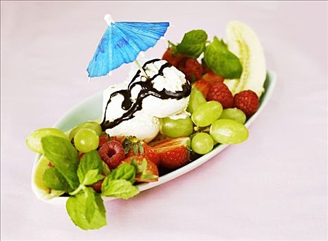 新鲜,水果,香草冰淇淋,鸡尾酒装饰伞