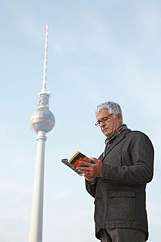 游客,看,旅游指南,正面,柏林,德国