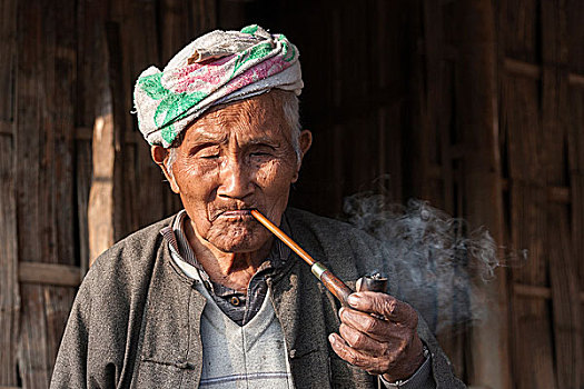 老,男人,部落,吸烟,头像,靠近,钳,掸邦,金三角,缅甸,亚洲