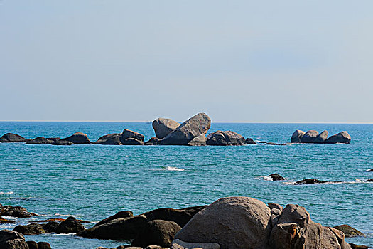 海南三亚天涯海角景区日月石