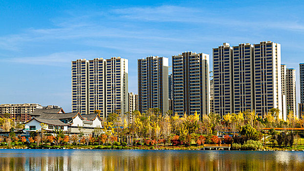 云南昭通省耕公园的城市风光,秋天的色彩,可用于商业