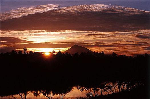 印度尼西亚,苏门答腊岛,日出,火山