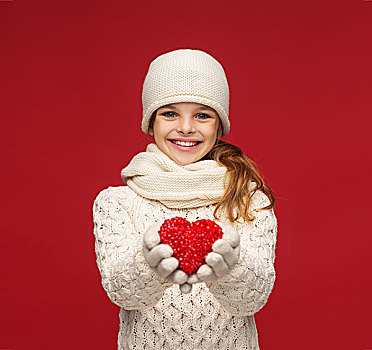 慈善,高兴,喜爱,概念,微笑,少女,冬天,衣服,小,红色,心形