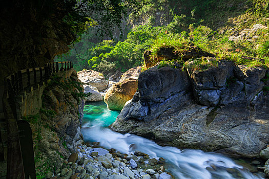 台湾花莲太鲁阁风景区,砂卡礑溪的山谷溪流