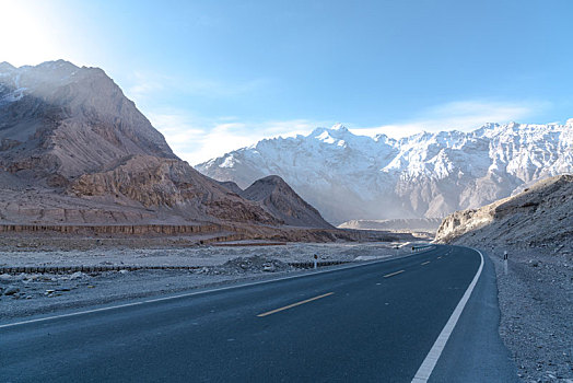 新疆喀什地区中巴友谊公路风光