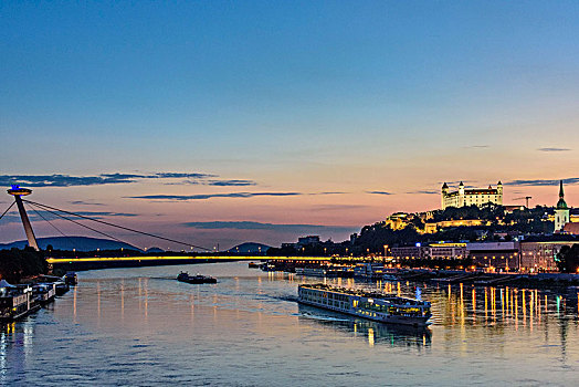 布拉迪斯拉瓦,多瑙河,游船,桥,斯洛伐克,国家,起义,城堡,老城,风景,古桥