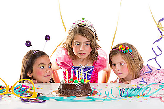 孩子,儿童,女孩,生日派对,看,兴奋,巧克力蛋糕