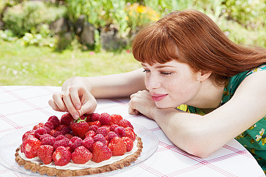 女青年,挑选,草莓,点心