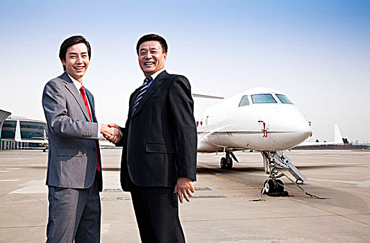 商务男士和私人飞机