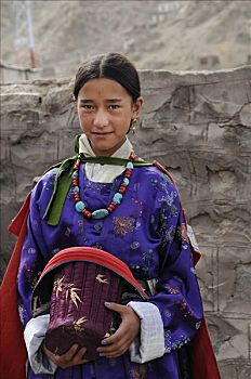 拉达克地区,女人,传统,天鹅绒,衣服,青绿色,饰品,帽子,北印度,喜马拉雅山,亚洲
