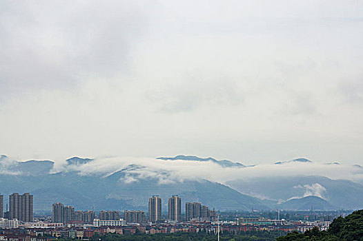 城市与云海