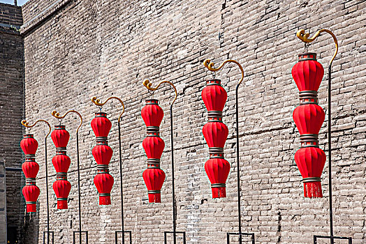 陕西省西安古城城墙下的红灯笼