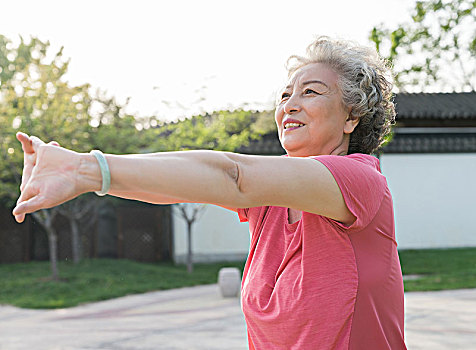 老年女人健康运动