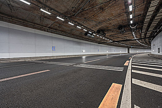 地下通道modernhighwaytunnelunderpass