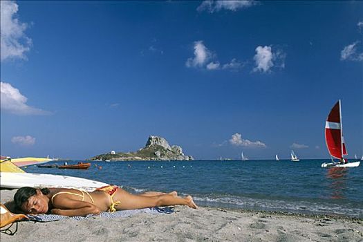 女人,躺着,海滩,多德卡尼斯群岛,希腊