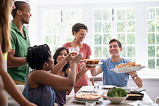 家庭,聚会,男人,餐桌,分享,食物