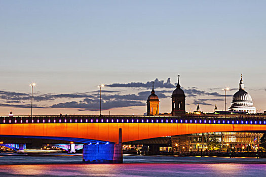 英格兰,伦敦,南华克,伦敦桥,黃昏