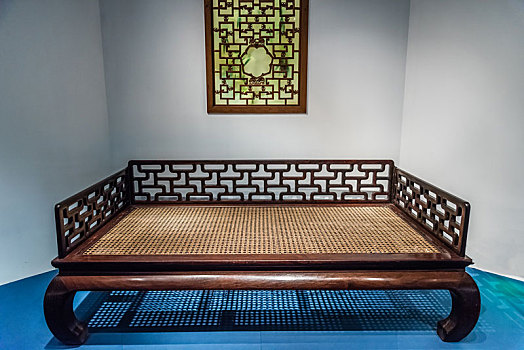 上海博物馆的明代铁力木床身紫檀木围子罗汉床