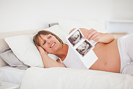 漂亮,孕妇,拿着,超声波扫描,躺着,床
