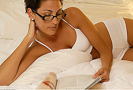女人,读,杂志,床上