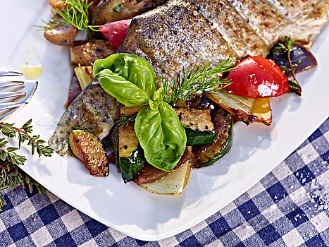 烤制食品,鲑鱼片,地中海,蔬菜