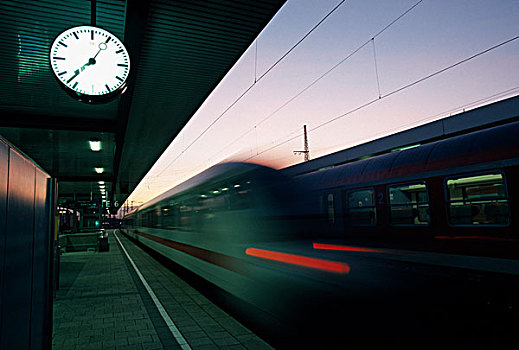 离开,中央车站,纽伦堡,中间,弗兰克尼亚,巴伐利亚,德国,欧洲