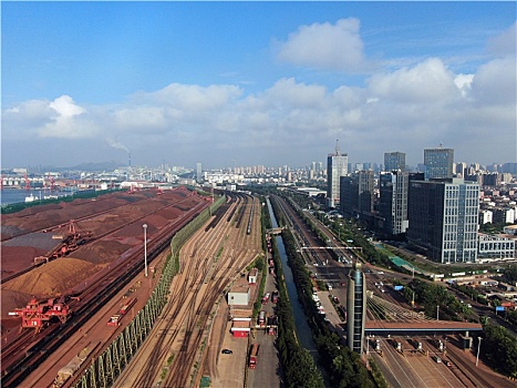 山东省日照市,港口蓝美得一塌糊涂,生态港口呈现美丽画卷