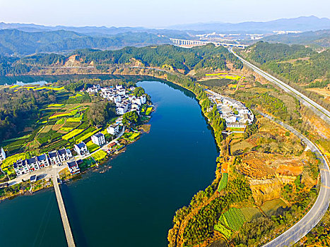 航拍乡村山峰河流桥梁油菜花田