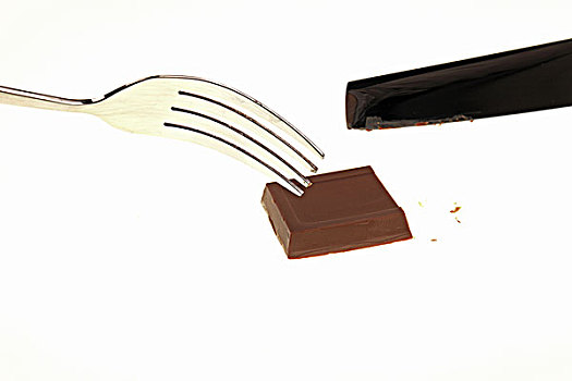 银色刀叉和棕色巧克力