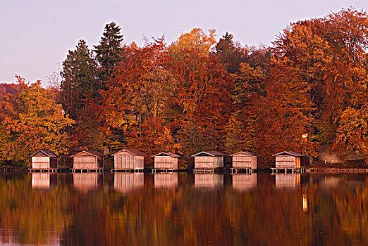 船库,反射,平静,水,湖,看,围绕,秋天,叶子,巴伐利亚,德国,欧洲