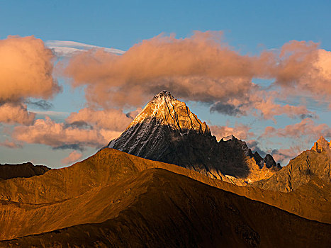 贡嘎山