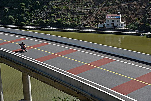 湖北宜昌兴山水上公路