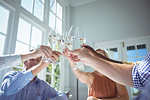 群体,管理人员,祝酒,玻璃杯,香槟,餐馆