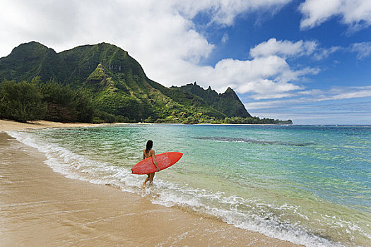 夏威夷,考艾岛,海耶纳,海滩,隧道,女人,进入,海洋,冲浪板