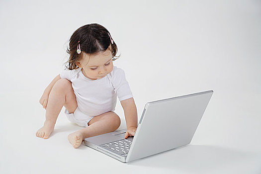 婴儿,打字,笔记本电脑
