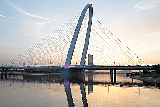 西安灞河上的彩虹桥