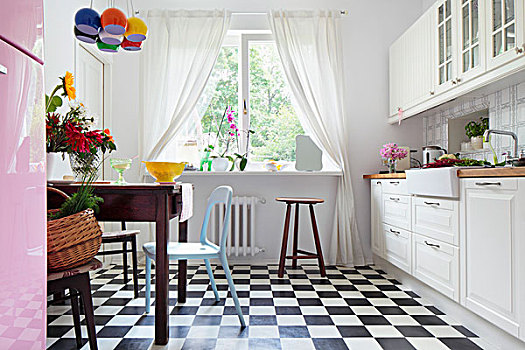 白色,厨房,黑白,方格,地面,老,木桌子,就餐区,复古,椅子