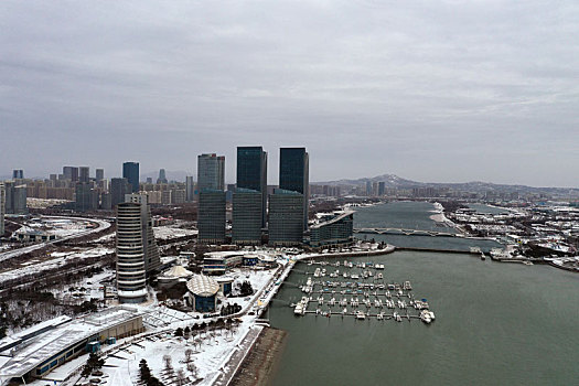 山东省日照市,雪后的海边风景如画