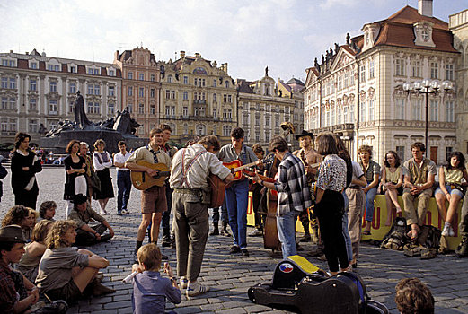 捷克共和国,布拉格,老城广场,旧城广场,年轻,演奏音乐