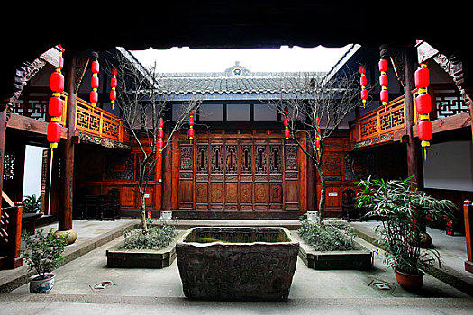 中国古典建筑的装饰设计艺术风格,这是院落中庭结构