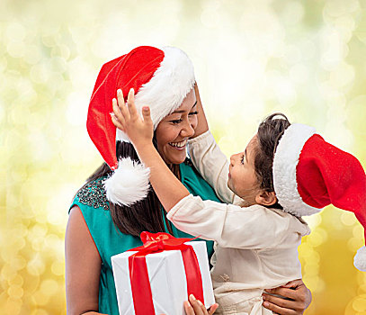 圣诞节,休假,庆贺,家庭,人,概念,高兴,母子,女孩,圣诞老人,帽子,礼盒,上方,黄光,背景