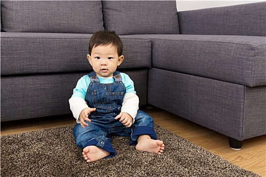 小男孩,坐,地毯