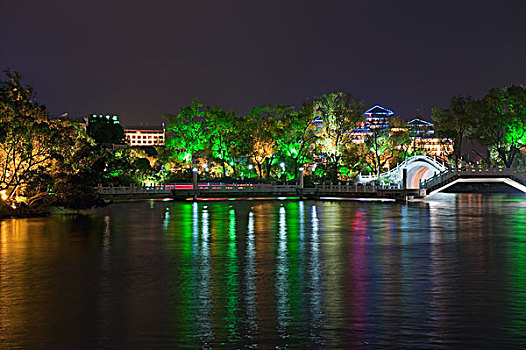 城市灯光,夜晚,反射,湖,广西,中国