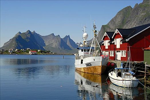 船,港口,红色,木质,房子,山峦,岛屿,罗弗敦群岛,群岛,挪威,斯堪的纳维亚