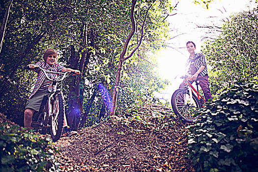 男孩,骑自行车,树林