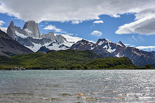 顶峰,山丘,湖,泻湖,阴天,洛斯格拉希亚雷斯国家公园,安第斯山,巴塔哥尼亚,阿根廷,南美