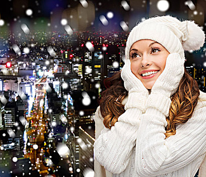 高兴,寒假,圣诞节,人,概念,微笑,少妇,白色,帽子,连指手套,上方,雪,夜晚,城市,背景