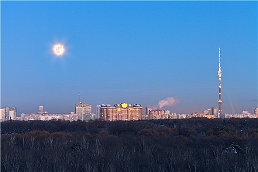 满月,城市