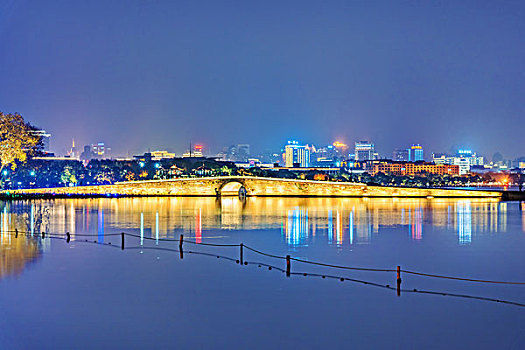 杭州西湖断桥夜景